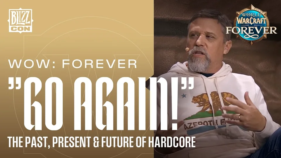 Image d’ouverture de la conférence Hardcore de Blizzard à la BlizzCon 2026 : un développeur prend la parole à côté du logo de WoW Forever